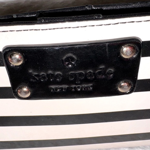 KATE SPADE PATENT LEATHER WALLET - Picture 2 of 7